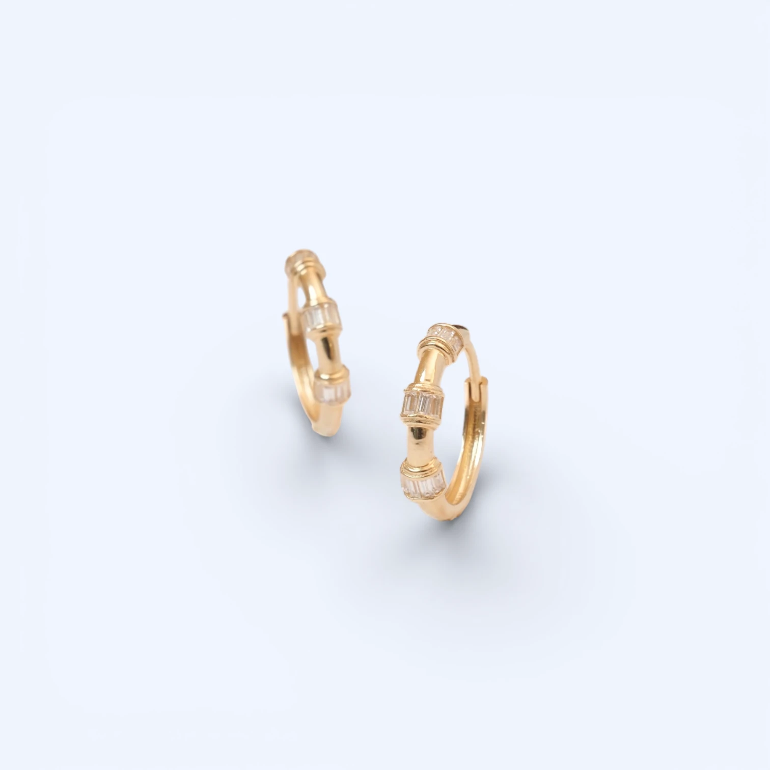 Dalia | 14 Ayar Altın Baget Taşlı Halka Küpe