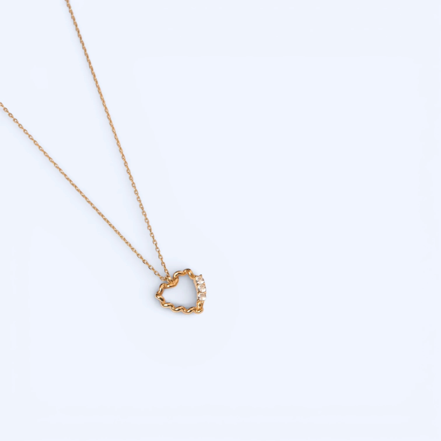 Ria | 14 Ayar Altın Kavisli Kalp Kolye model görseli