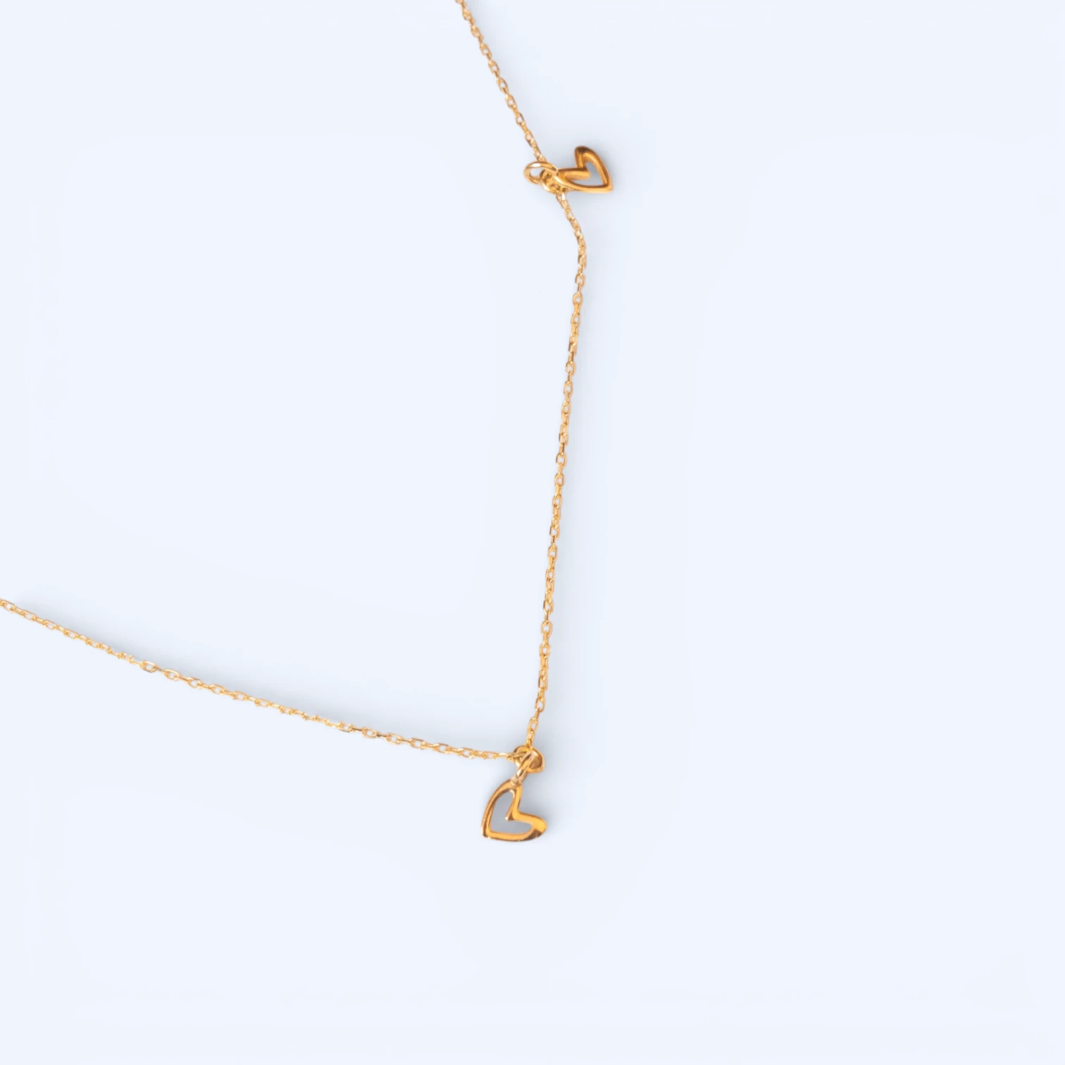 Tris | 14 Ayar Altın Üçlü Kalp Kolye model görseli